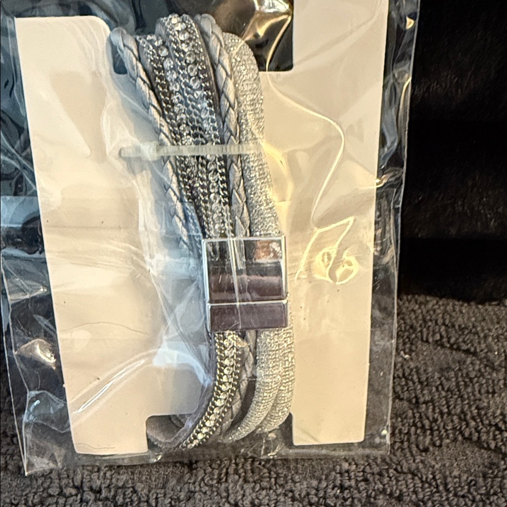 Moda Silver Wrap Bracelet - Picture 3 of 5